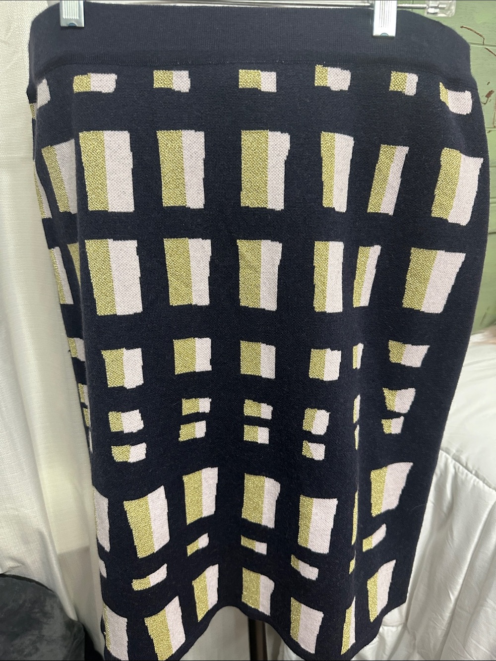 Women's Navy Geometric Knit Skirt with Gold and White Blocks size L
Ann Taylor